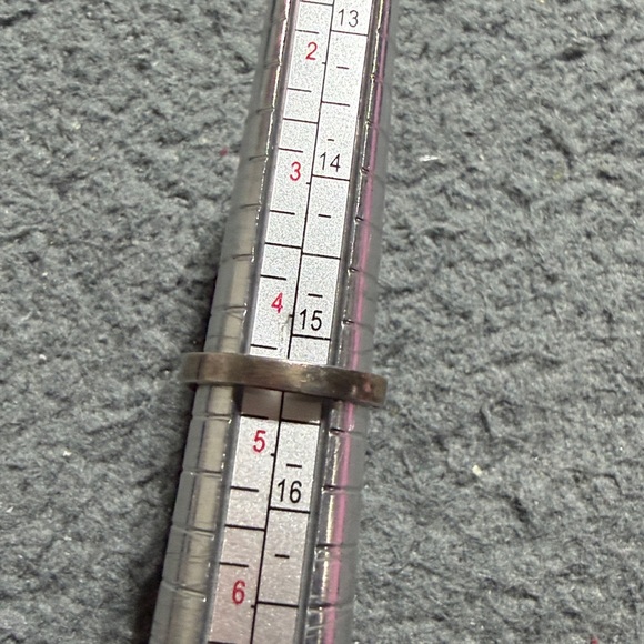 Vintage Sterling silver Garnet Ring Size 4.5. (3) - Picture 8 of 8